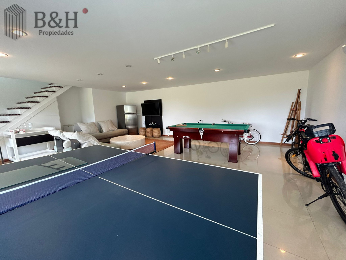 Apartamento ID.3706 - Apartamento en alquiler - Primera línea Brava 3 dormitorios + Dep.