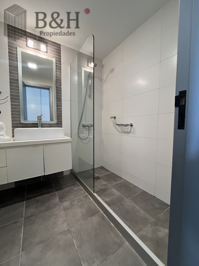 Apartamento ID.5878 - Alquiler Apartamento Torre Francia Con Parrillero, Vista Al Mar