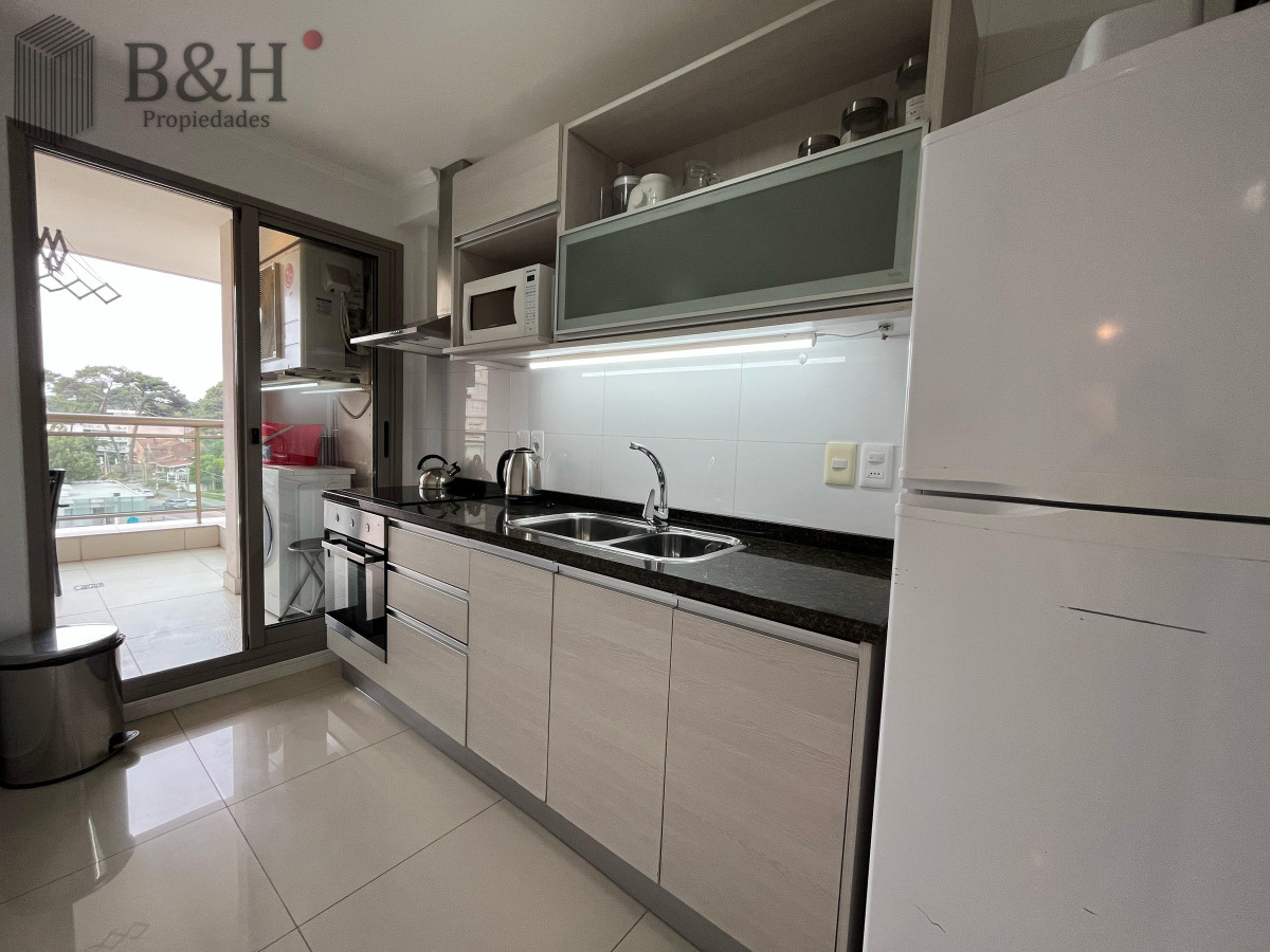 Apartamento ID.4363 - Place Layette - Alquiler anual 2 dormitorios torre de categoría.