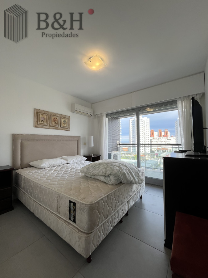 Apartamento ID.5878 - Alquiler Apartamento Torre Francia Con Parrillero, Vista Al Mar
