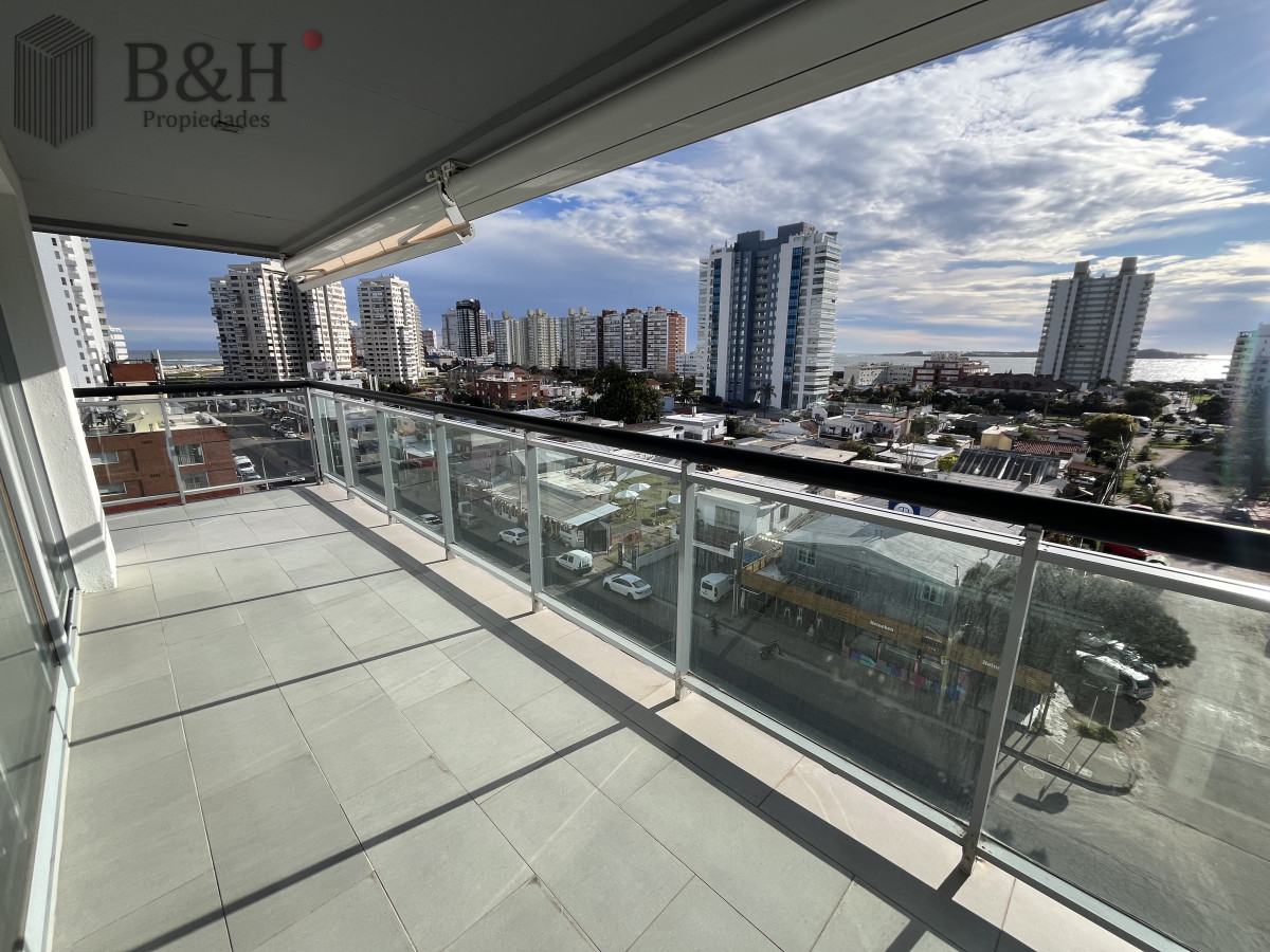 Apartamento ID.5878 - Alquiler Apartamento Torre Francia Con Parrillero, Vista Al Mar