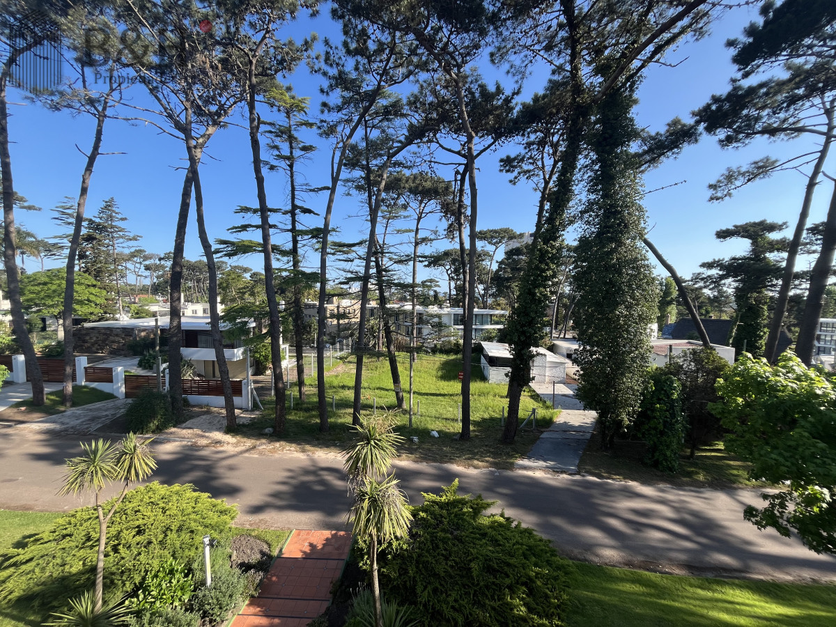 Apartamento ID.3765 - Apartamento en venta o alquiler temporario - 3 dormitorios Playa Mansa.