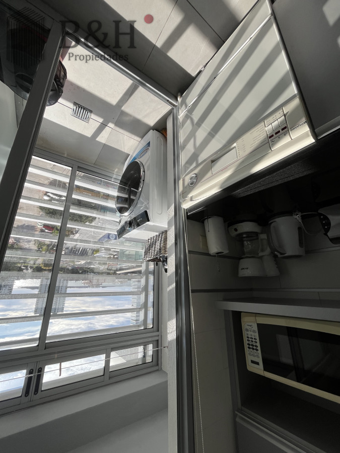 Apartamento ID.5878 - Alquiler Apartamento Torre Francia Con Parrillero, Vista Al Mar