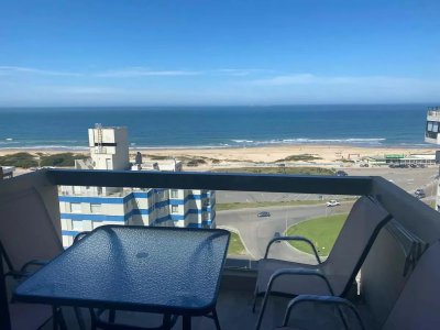 Apartamento frente al mar - Playa brava 3 dormitorios.