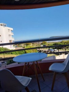 Apartamento Reciclado En Venta, Playa Mansa Punta Del Este.