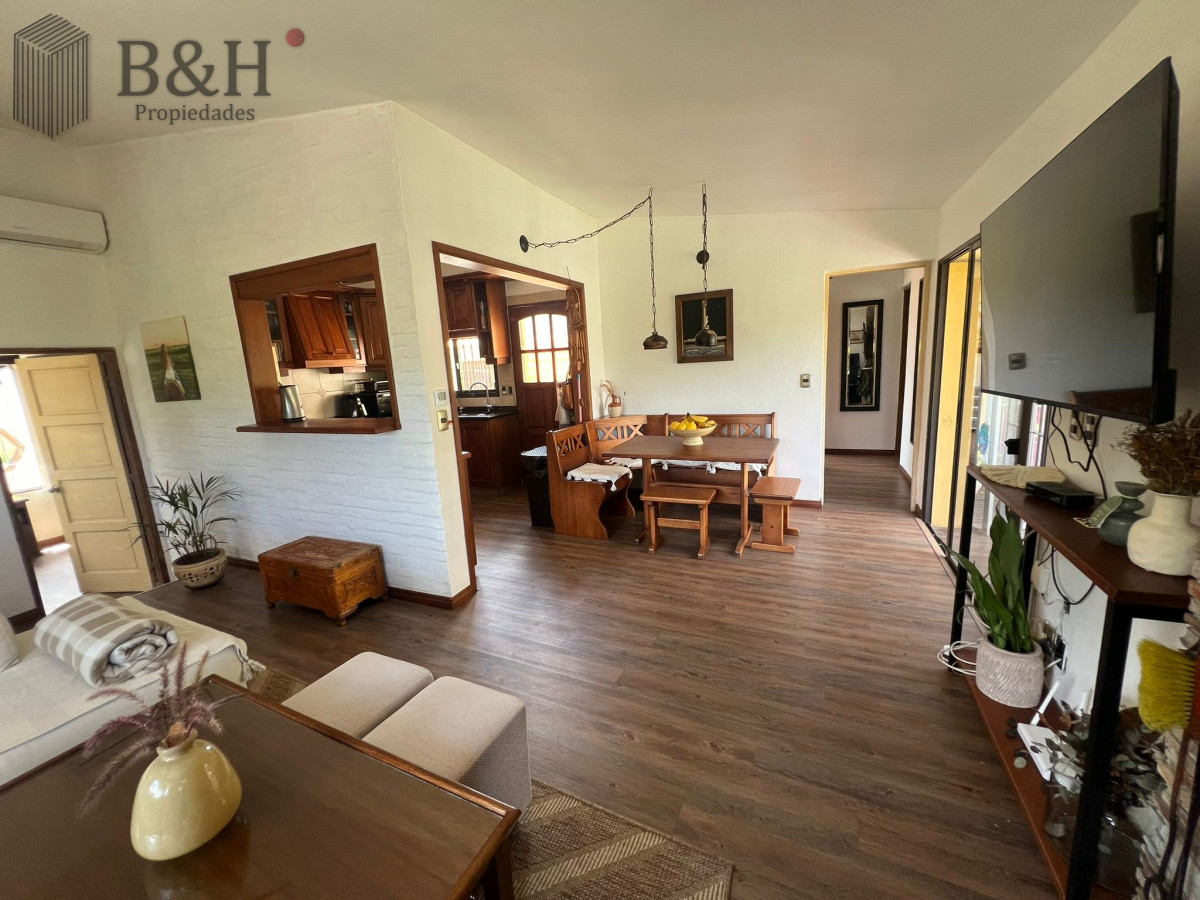Casa ID.3951 - Casa en alquiler Playa Mansa - 3 dormitorios. 