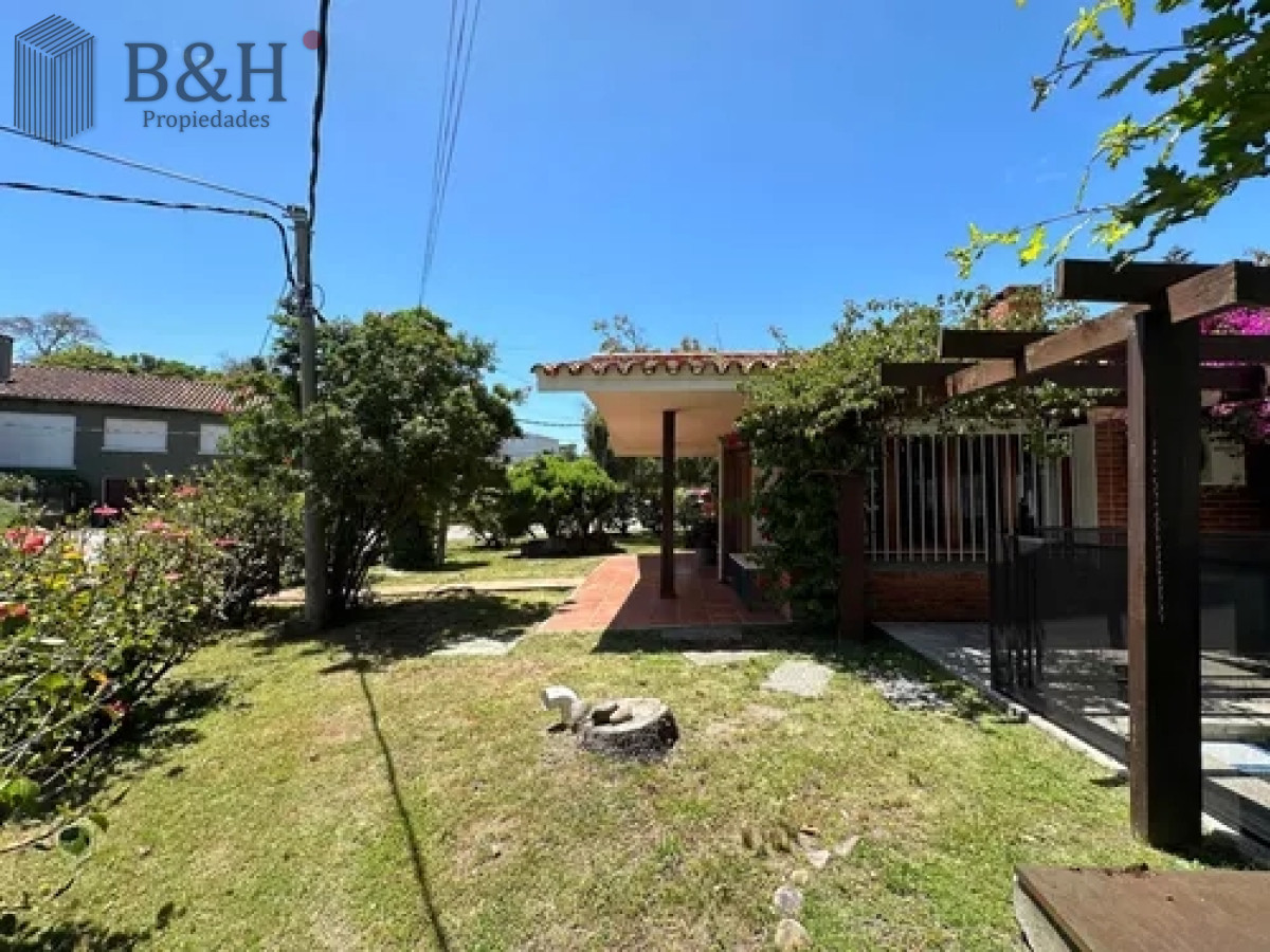 Casa ID.6180 - Casa en alquiler 3 dormitorios, Playa Mansa Punta Del Este.
