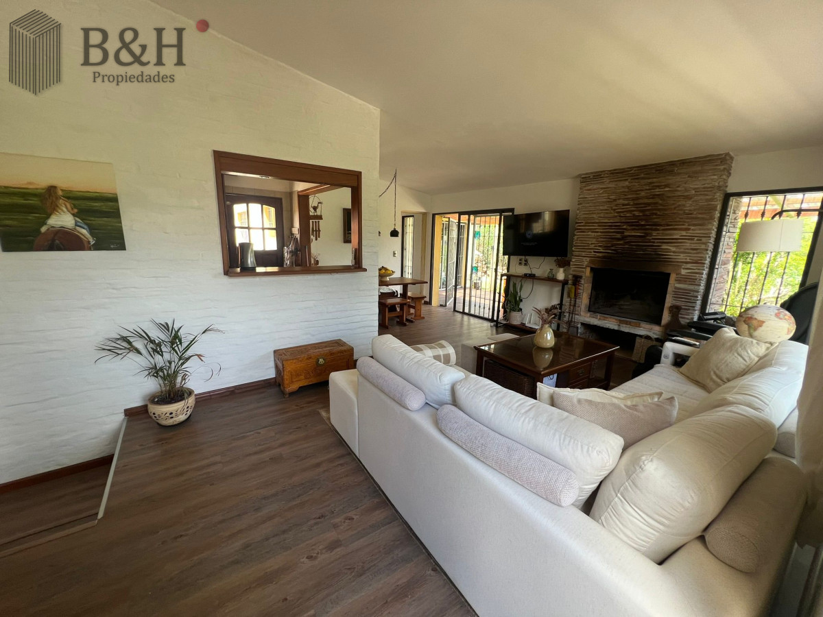 Casa ID.3951 - Casa en alquiler Playa Mansa - 3 dormitorios. 