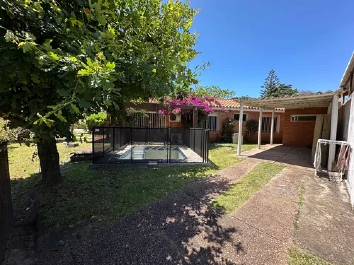 Casa ID.6180 - Casa en alquiler 3 dormitorios, Playa Mansa Punta Del Este.