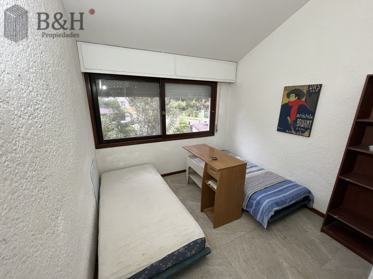 Casa ID.3729 - Casa En Venta o alquiler anual, Zona Cantegril.