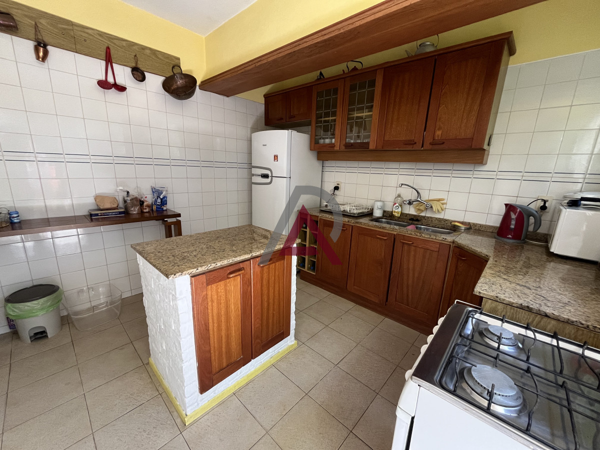 Casa ID.151 - Casa en Playa Mansa, 5 dormitorios y 4 baños.