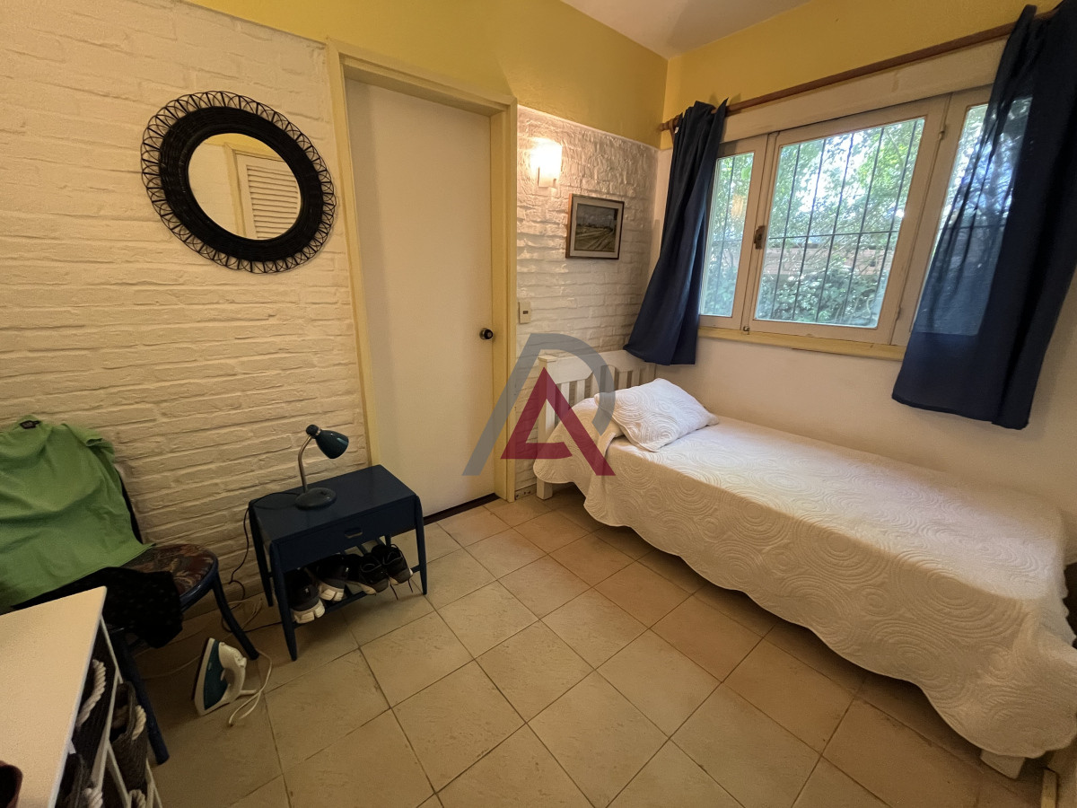 Casa ID.151 - Casa en Playa Mansa, 5 dormitorios y 4 baños.