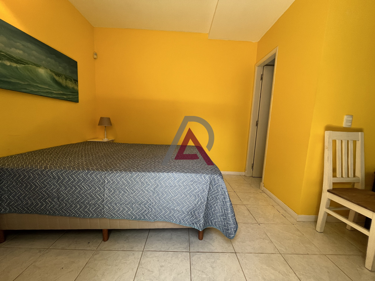 Casa ID.151 - Casa en Playa Mansa, 5 dormitorios y 4 baños.
