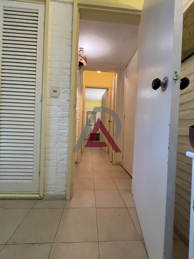 Casa ID.151 - Casa en Playa Mansa, 5 dormitorios y 4 baños.