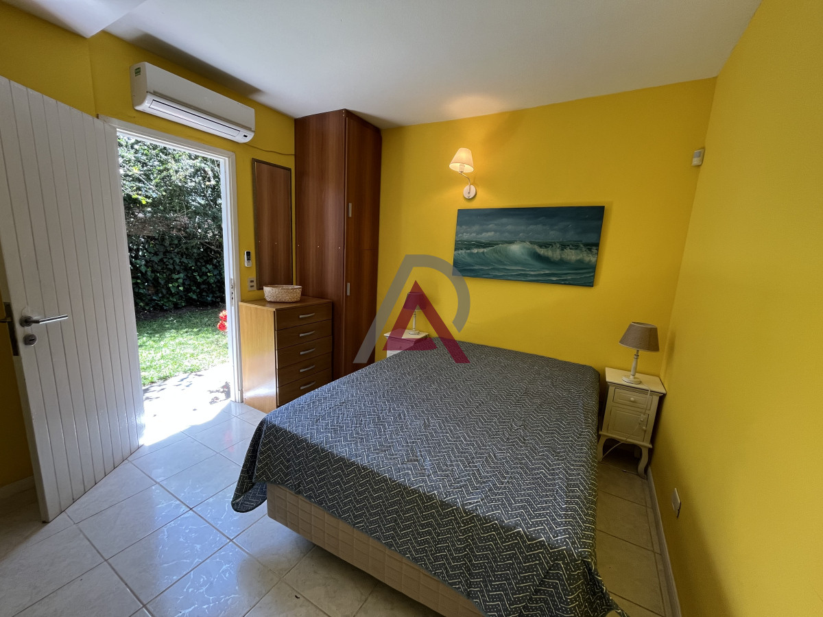 Casa ID.151 - Casa en Playa Mansa, 5 dormitorios y 4 baños.