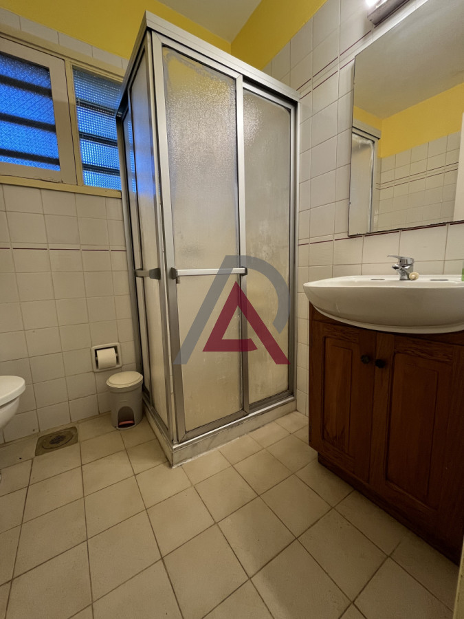 Casa ID.151 - Casa en Playa Mansa, 5 dormitorios y 4 baños.