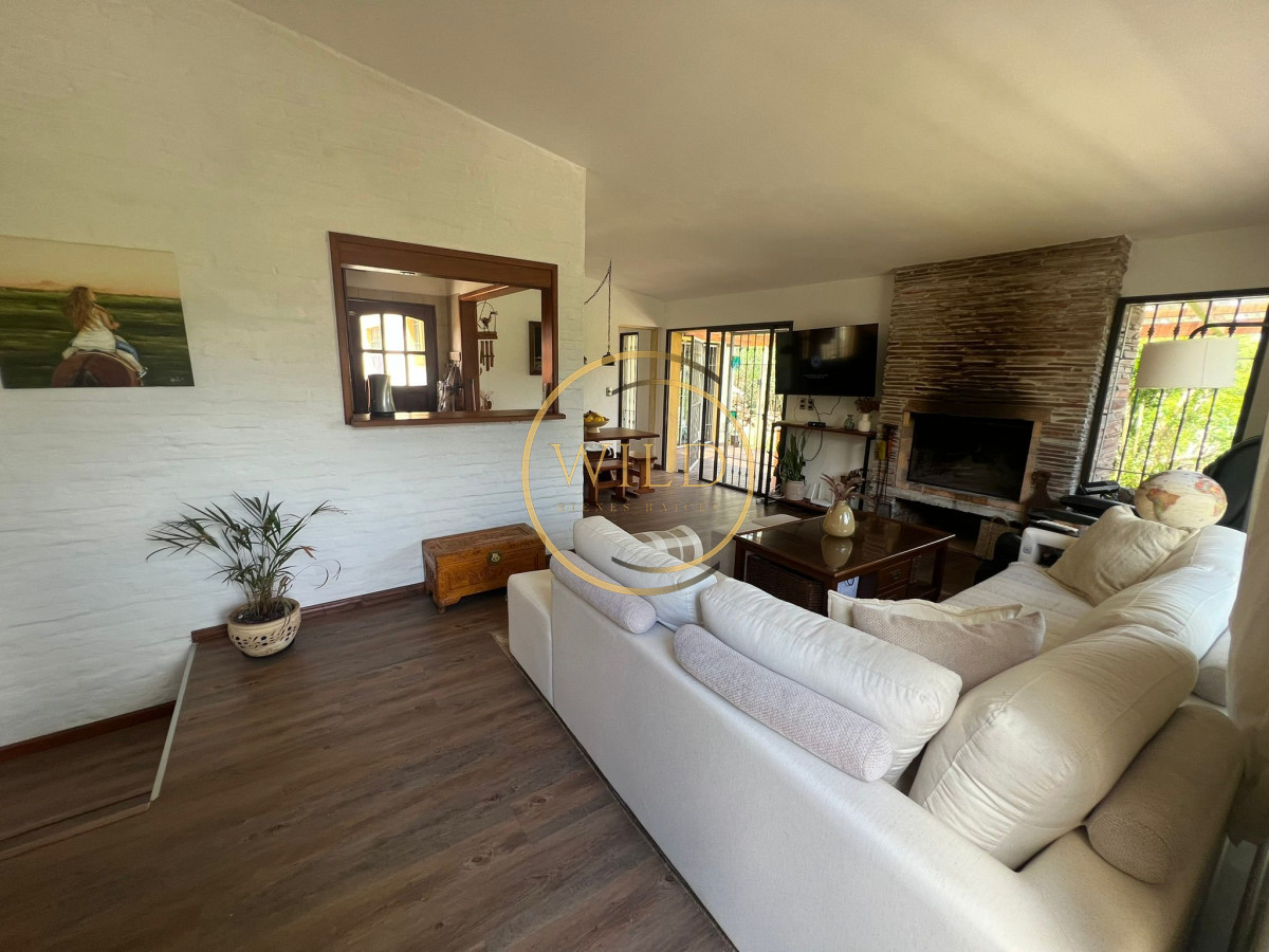 Casa ID.2204 - Casa en alquiler Playa Mansa - 3 dormitorios. 