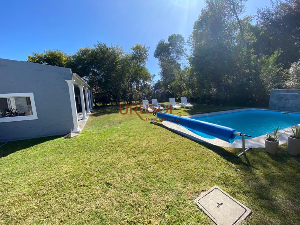 Casa ID.157 - Casa En Rincón Del Indio - 3 Dormitorios, Piscina Climatizada, Barbacoa.