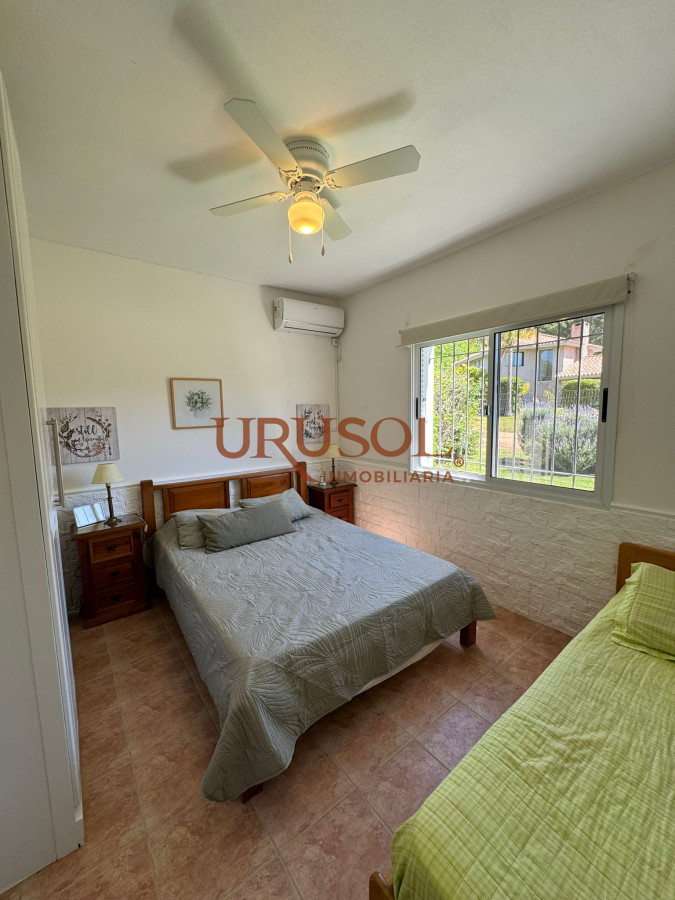 Casa ID.157 - Casa En Rincón Del Indio - 3 Dormitorios, Piscina Climatizada, Barbacoa.