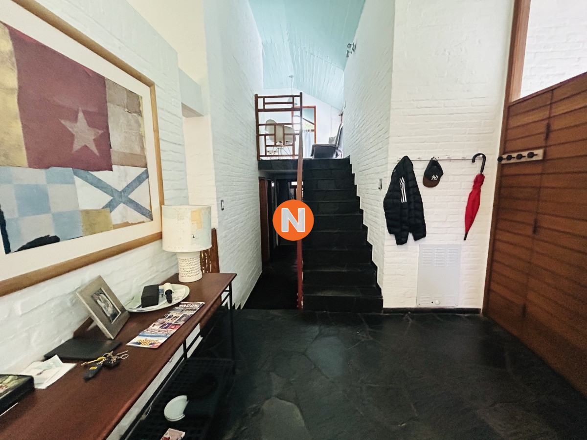 Casa Ref.224022 - Casa en alquiler de temporada con piscina climatizada, 4 dormitorios, Lugano, Punta del Este