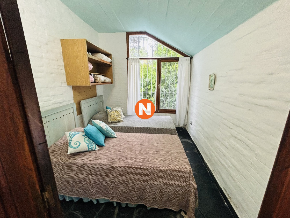 Casa Ref.224022 - Casa en alquiler de temporada con piscina climatizada, 4 dormitorios, Lugano, Punta del Este