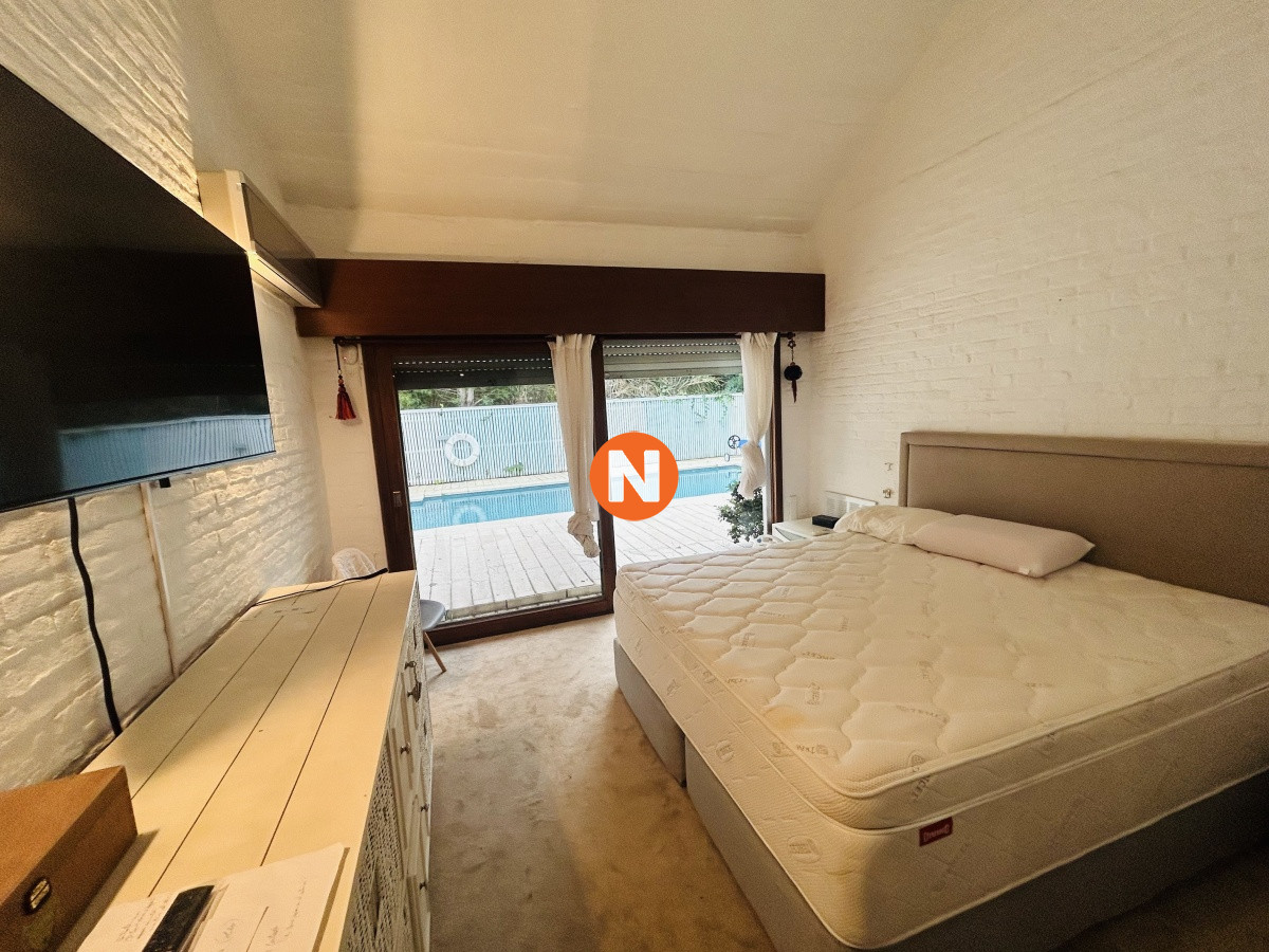 Casa Ref.224022 - Casa en alquiler de temporada con piscina climatizada, 4 dormitorios, Lugano, Punta del Este