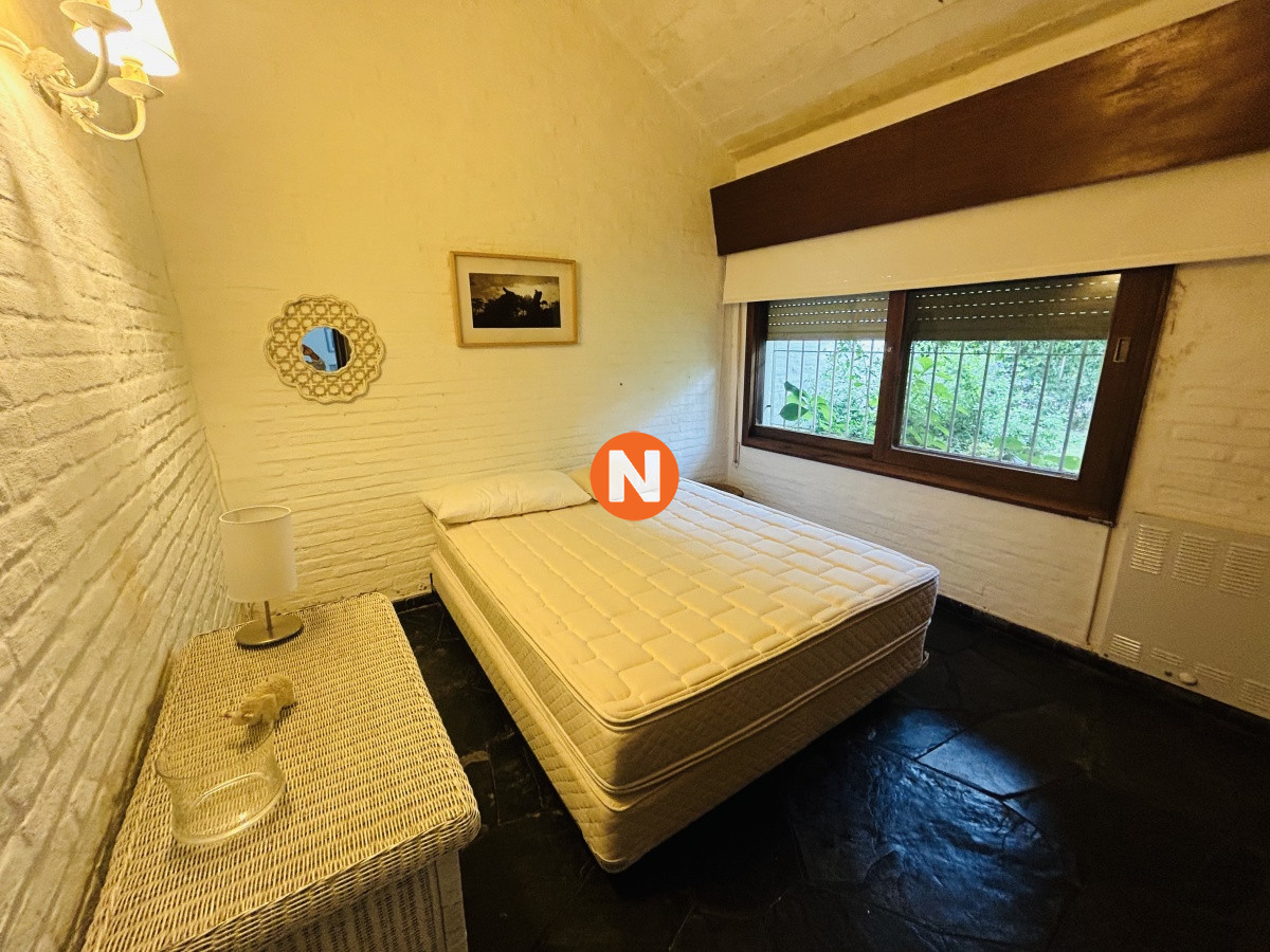 Casa Ref.224022 - Casa en alquiler de temporada con piscina climatizada, 4 dormitorios, Lugano, Punta del Este