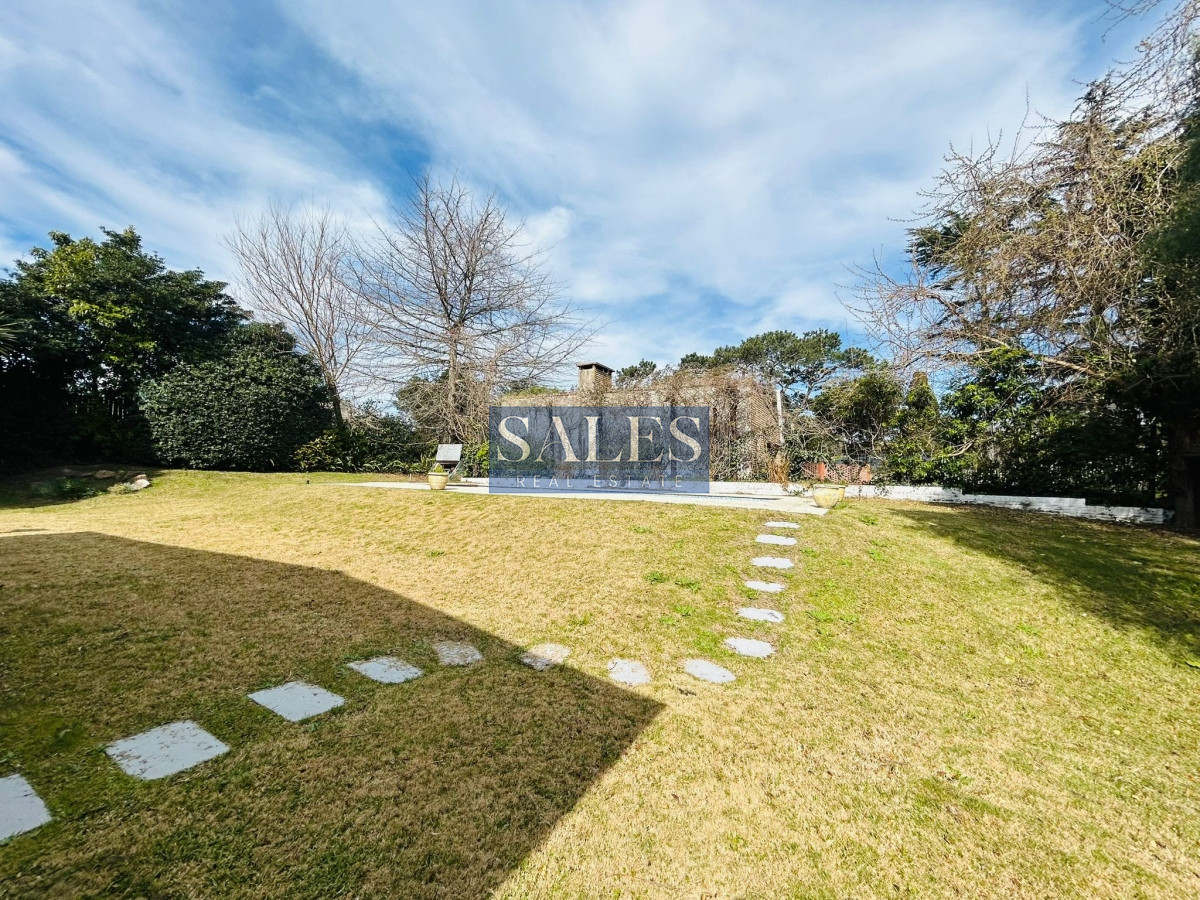 Casa ID.1413 - Casa En Venta, Zona Colegios. Jardines de Cordoba. Punta Del Este.