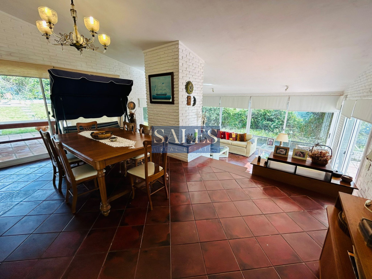 Casa ID.1413 - Casa En Venta, Zona Colegios. Jardines de Cordoba. Punta Del Este.