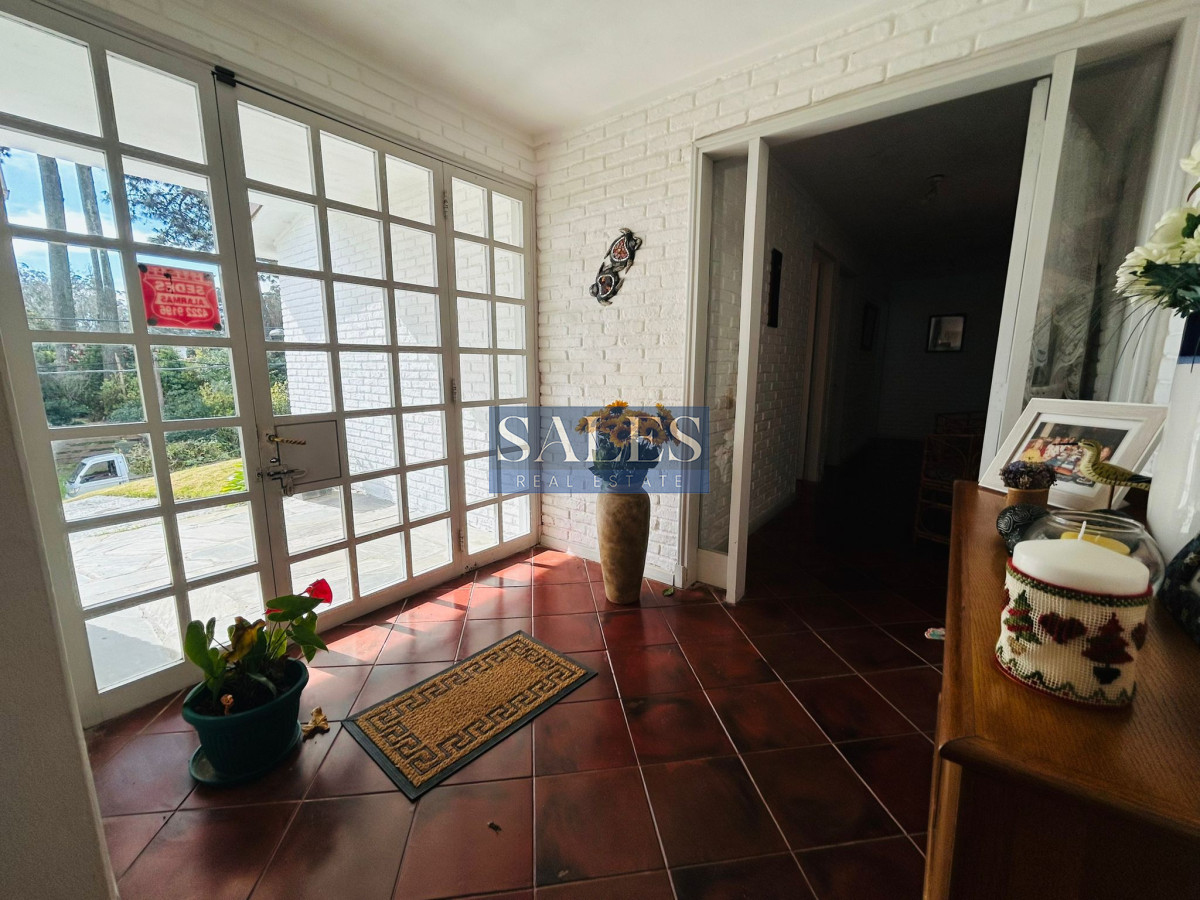 Casa ID.1413 - Casa En Venta, Zona Colegios. Jardines de Cordoba. Punta Del Este.