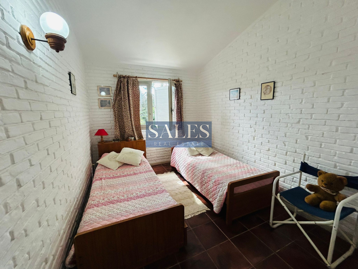 Casa ID.1413 - Casa En Venta, Zona Colegios. Jardines de Cordoba. Punta Del Este.