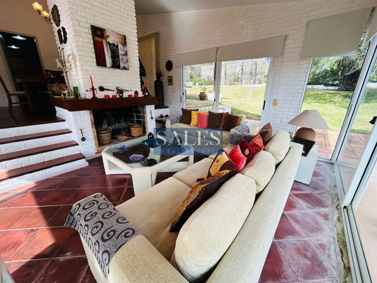 Casa ID.1413 - Casa En Venta, Zona Colegios. Jardines de Cordoba. Punta Del Este.