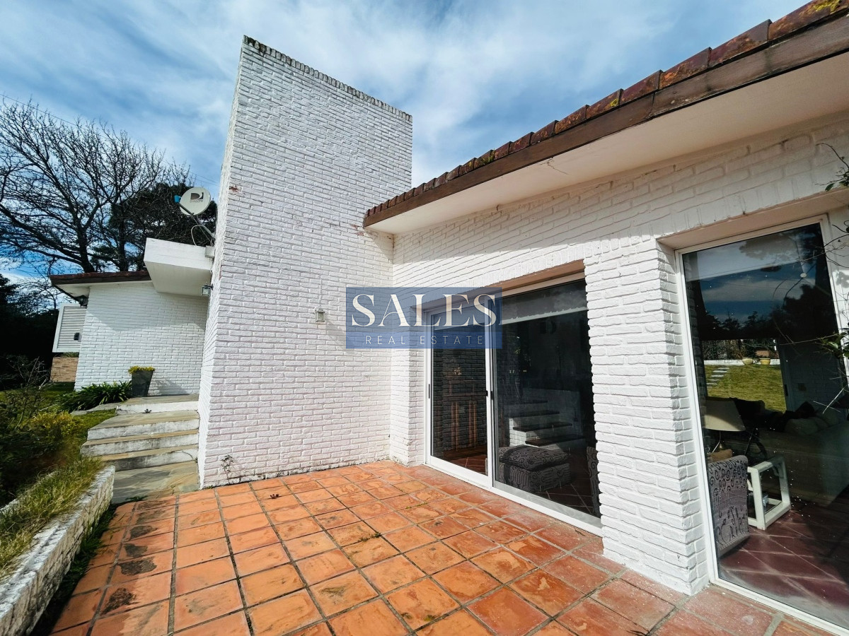 Casa ID.1413 - Casa En Venta, Zona Colegios. Jardines de Cordoba. Punta Del Este.