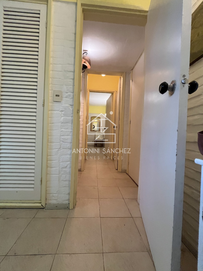 Casa ID.1524 - Casa en Playa Mansa, 5 dormitorios y 4 baños.