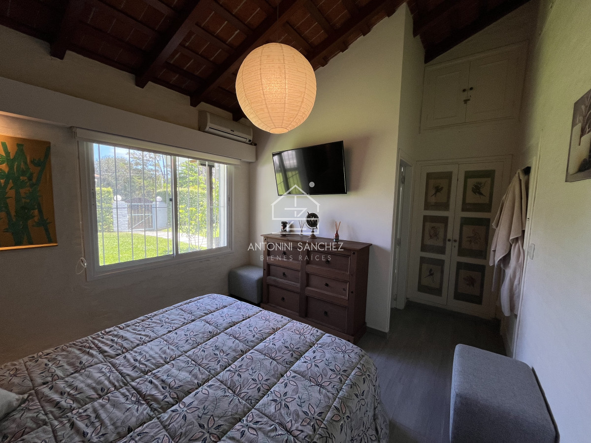 Casa ID.2970 - Casa de 4 dormitorios - Playa Mansa, Barbacoa, Piscina Climatizada.