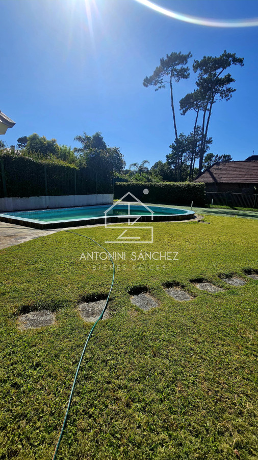 Casa ID.2499 - Casa en venta - 4 dormitorios Playa Mansa