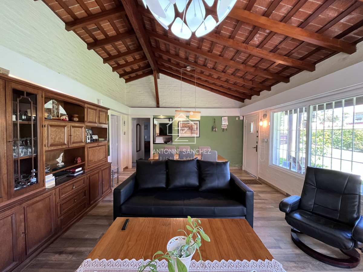 Casa ID.2970 - Casa de 4 dormitorios - Playa Mansa, Barbacoa, Piscina Climatizada.