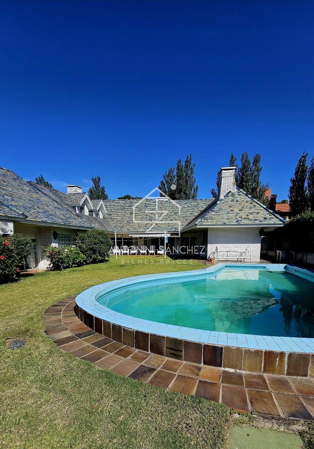 Casa ID.2499 - Casa en venta - 4 dormitorios Playa Mansa