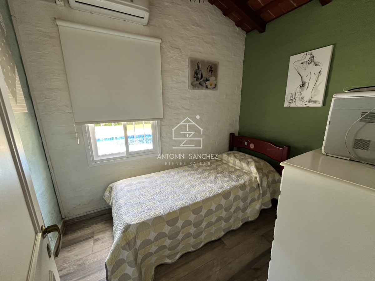 Casa ID.2970 - Casa de 4 dormitorios - Playa Mansa, Barbacoa, Piscina Climatizada.