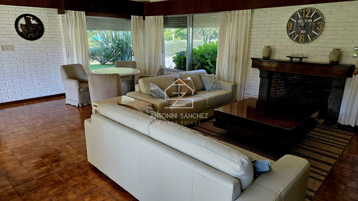 Casa ID.2499 - Casa en venta - 4 dormitorios Playa Mansa