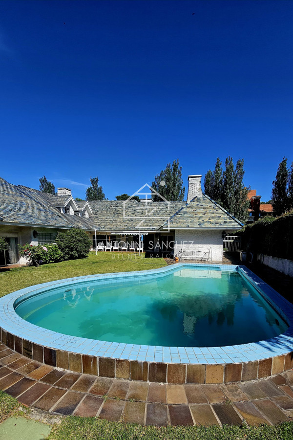 Casa ID.2499 - Casa en venta - 4 dormitorios Playa Mansa