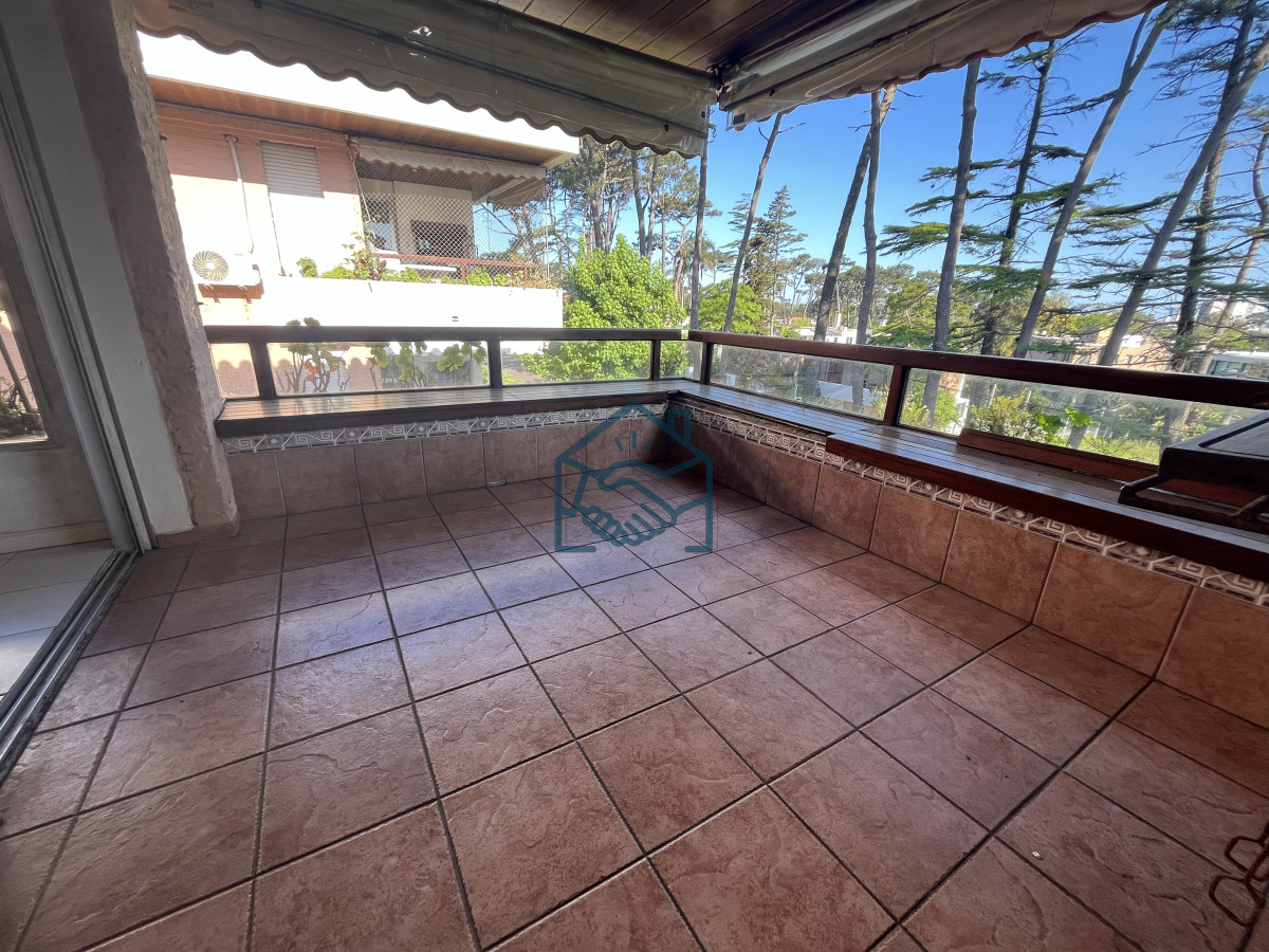 Apartamento ID.1126/Apartamento-en-venta-o-alquiler-temporario---3-dormitorios-Playa-Mansa. - Apartamento en venta o alquiler temporario - 3 dormitorios Playa Mansa.