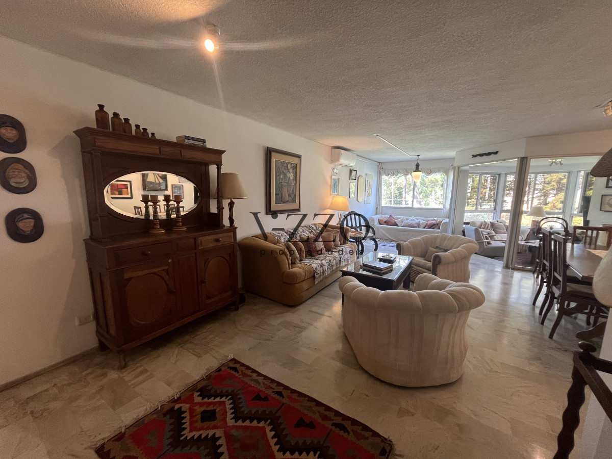 Apartamento ID.1336/Hermoso-y-amplio-departamento-en-Roosevelt---Venta - Hermoso y amplio departamento en Roosevelt - Venta