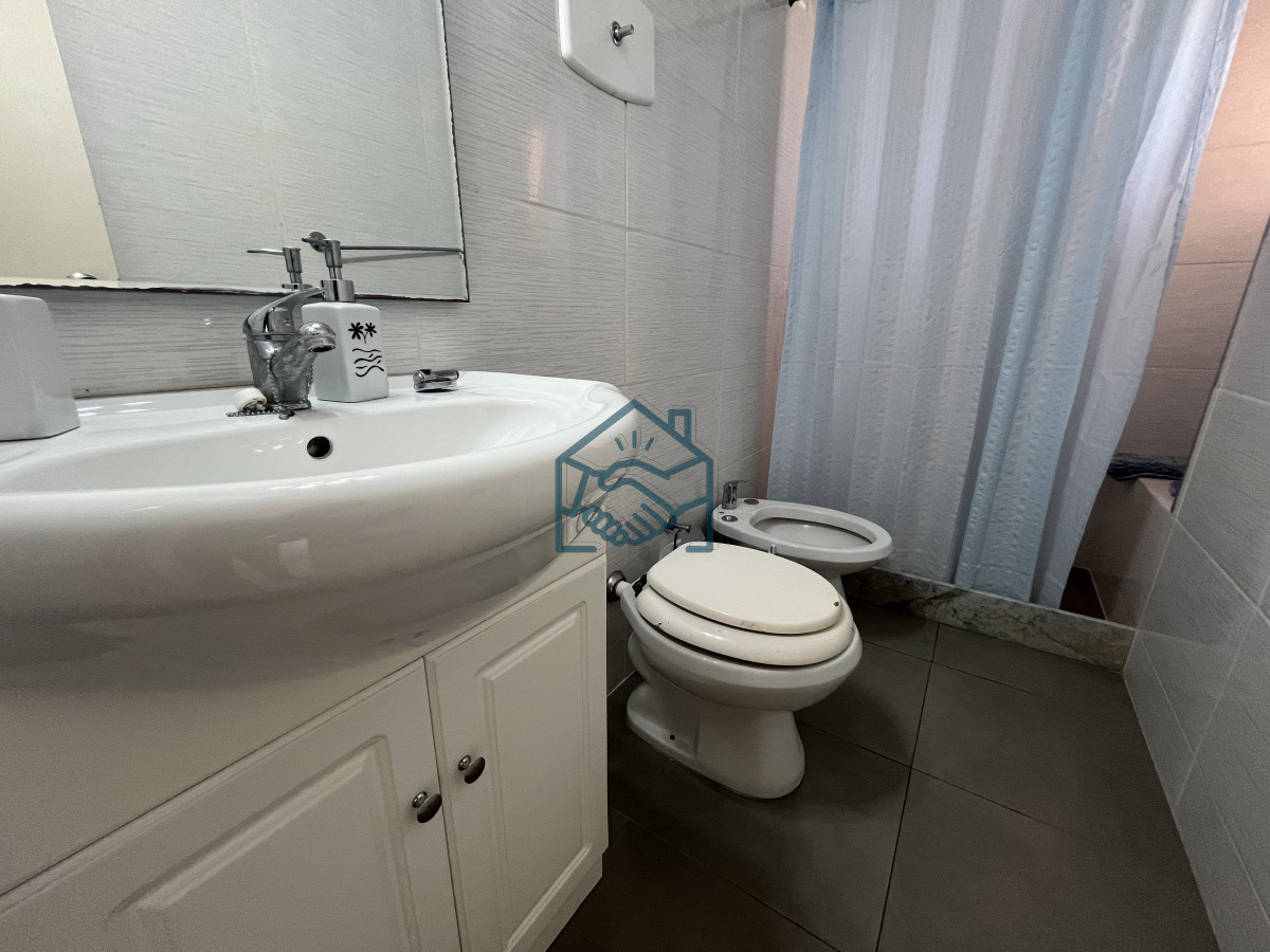 Apartamento ID.1126/Apartamento-en-venta-o-alquiler-temporario---3-dormitorios-Playa-Mansa. - Apartamento en venta o alquiler temporario - 3 dormitorios Playa Mansa.