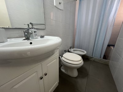 Apartamento ID.1126/Apartamento-en-venta-o-alquiler-temporario---3-dormitorios-Playa-Mansa. - Apartamento en venta o alquiler temporario - 3 dormitorios Playa Mansa.