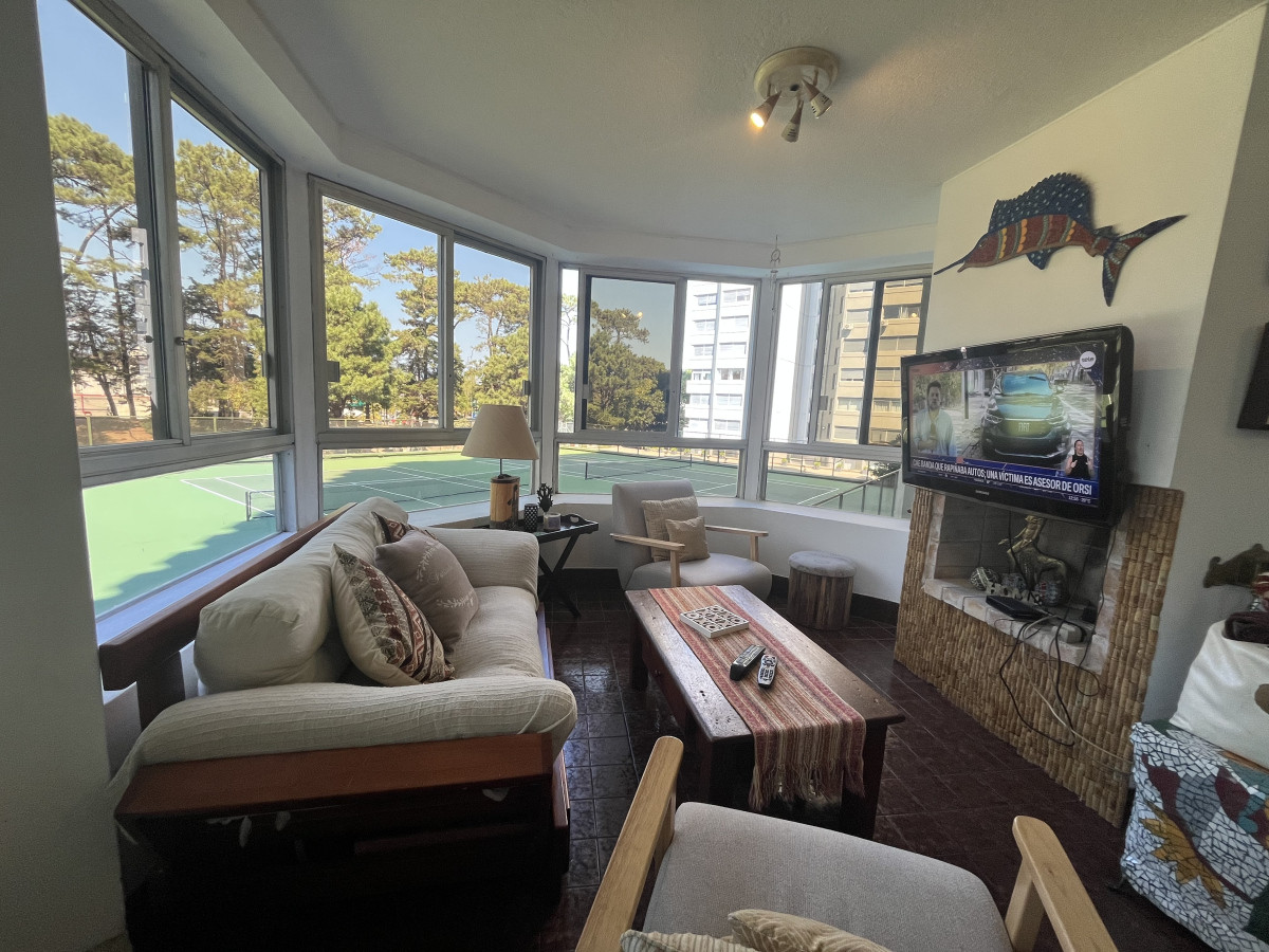 Hermoso y amplio departamento en Roosevelt - Venta