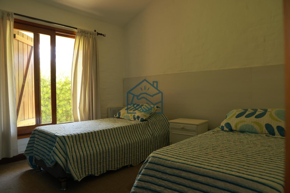Casa ID.1420/Casa-en-venta-4-dormitorios---Pinares-Piscina-Climatizada. - Casa en venta 4 dormitorios - Pinares Piscina Climatizada.