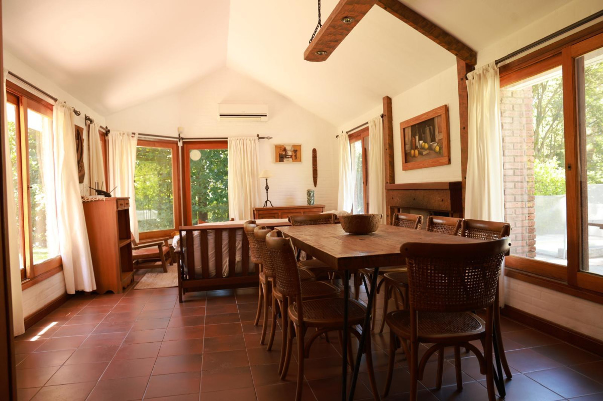 Casa en venta 4 dormitorios - Pinares Piscina Climatizada.