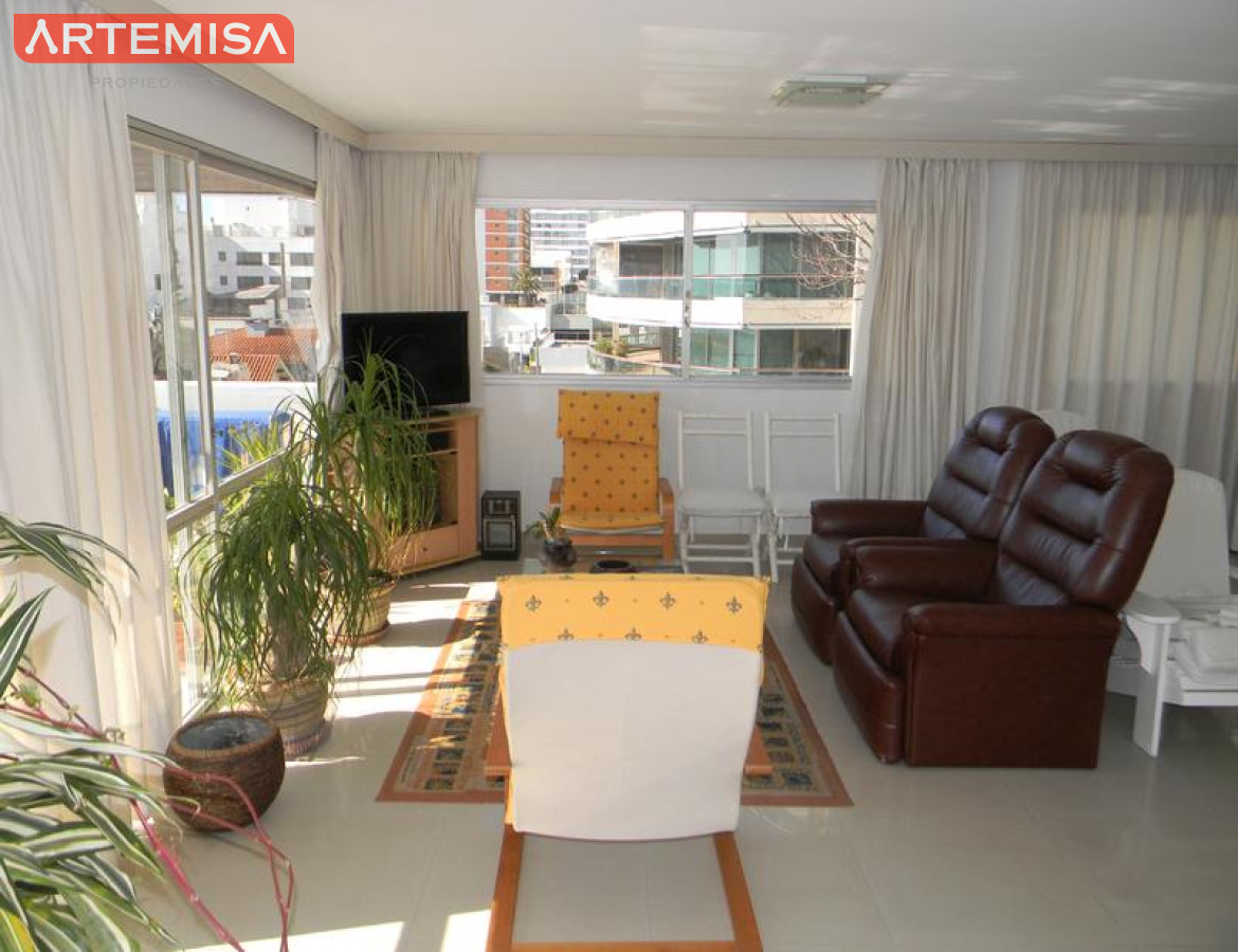 Apartamento ID.384 - Apartamento en venta, puerto Punta del Este.