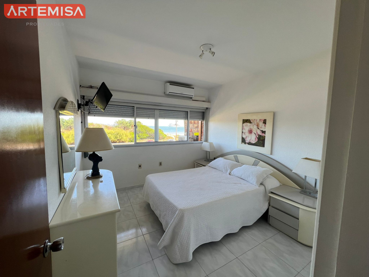 Apartamento ID.505 - 2 dormitorios frente al mar - Playa Mansa.